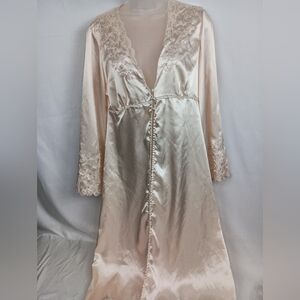 2/$30 Beautiful Elegant Cream Lace Trimmed Vintage Robe (#1,334)